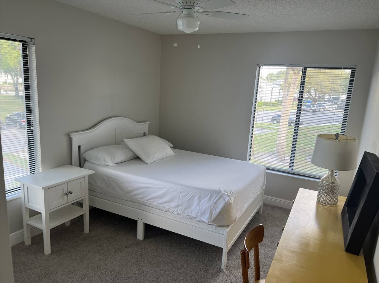 Building Photo - 1258 Pine Ridge Cir W