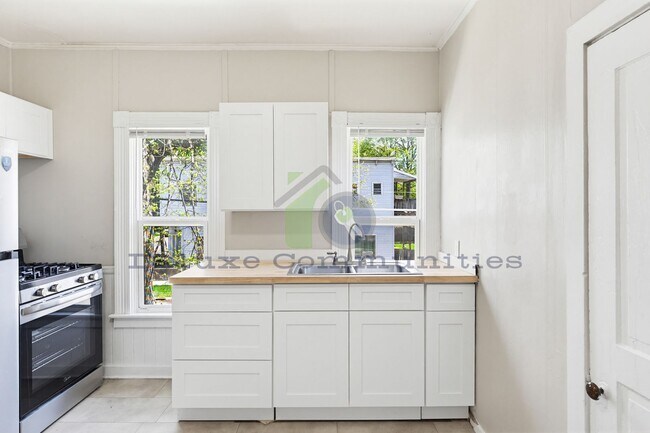 Building Photo - 934 Hovey St SW