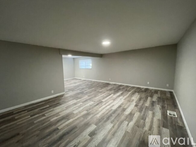 Building Photo - Amazing 3 bedroom, 1.5 bathroom house in F...