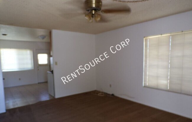 Building Photo - 2 Bedroom duplex for rent in Barstow