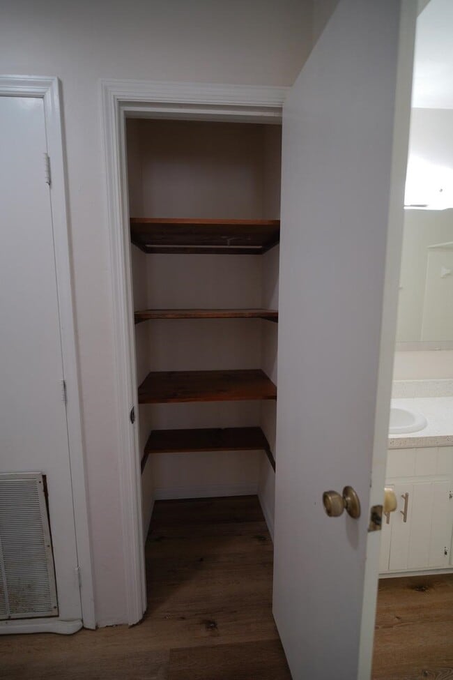 Building Photo - 2220 Claremont Ln