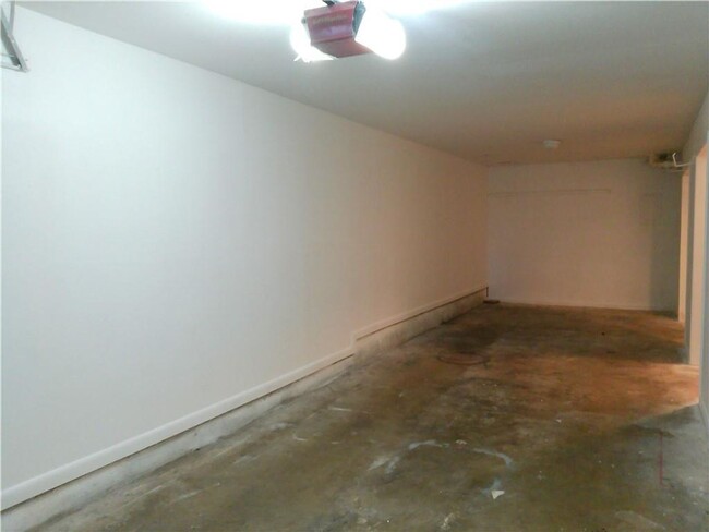 Building Photo - 2725 Santa Fe Unit D - 2/Bed 2.5/Bath - $1...