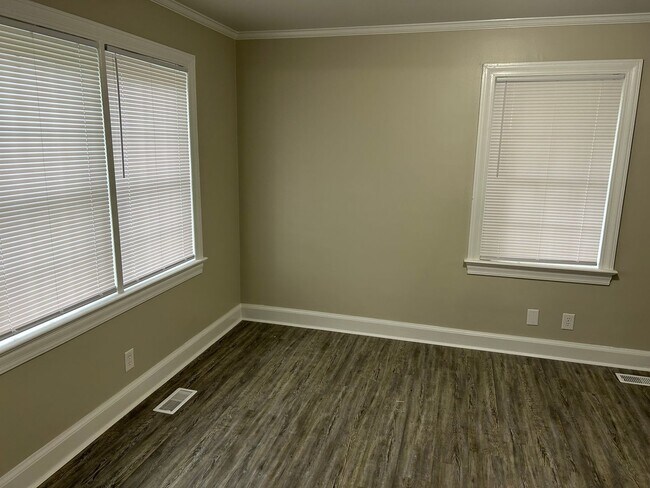 Building Photo - 3 bedroom, two bath home for rent