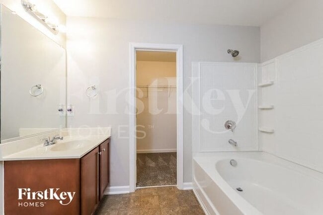 Building Photo - 3929 Creekmoore Dr