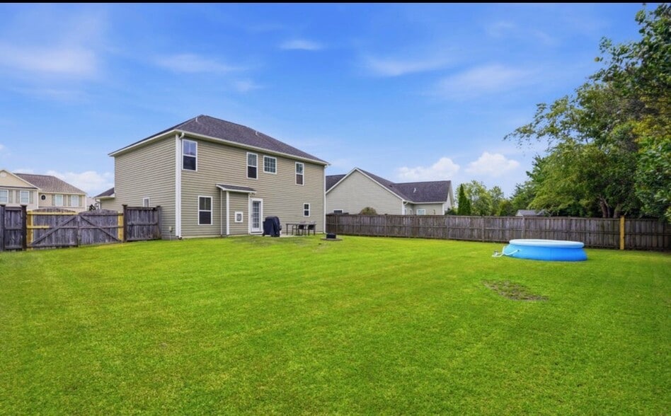 Building Photo - 553 Montego Ct