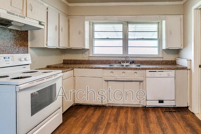Building Photo - 724 General Senter Dr