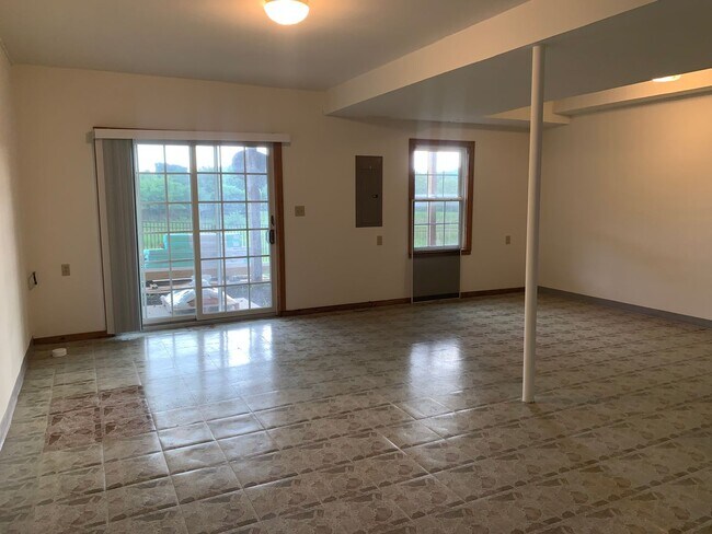 Building Photo - Don't Miss Out On This New Cumberland Town-Home For Rent, 3 Stories/3 Bedrooms/2.5 Bathroom In We...