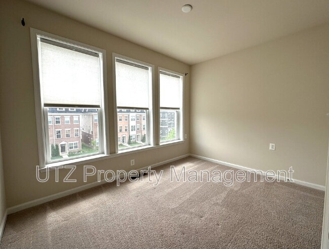 Building Photo - 967 Holden Rd