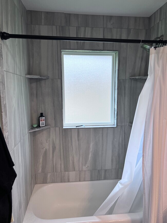 Building Photo - 1694 Earl Dr