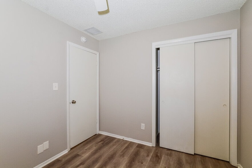 Building Photo - 10945 Tangora St