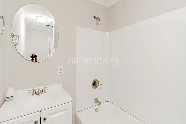 Building Photo - 2821 Snavely Ave SW