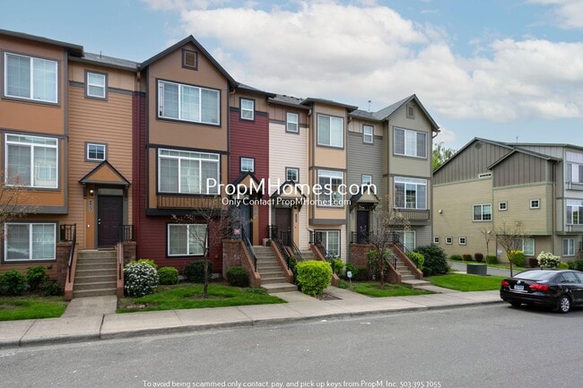 Building Photo - Spacious Three Bedroom Townhome in the Heart of Beaverton!
