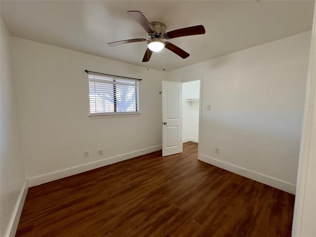 Building Photo - 2110 Meadow Brook Dr