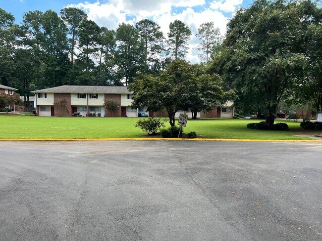 Building Photo - 4073 Pine Valley Rd