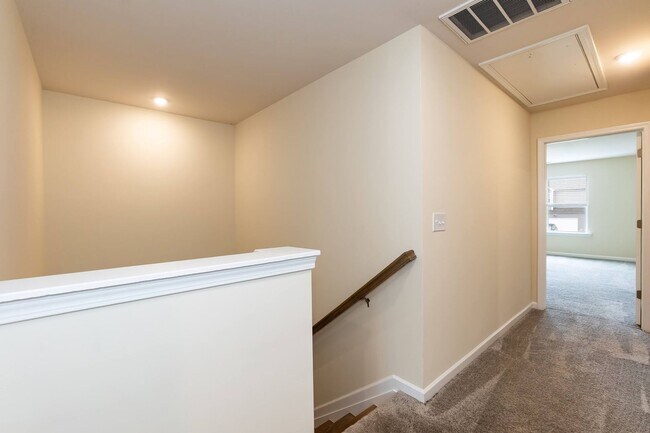 Building Photo - Three Bedroom Home