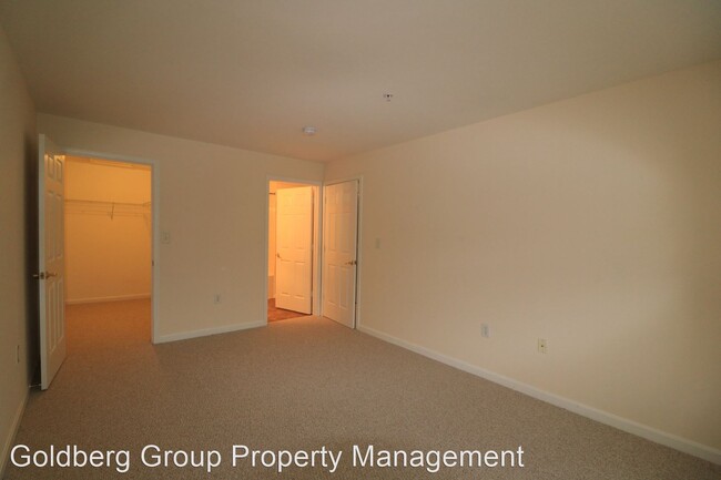 Building Photo - 6522 Lake Park Dr