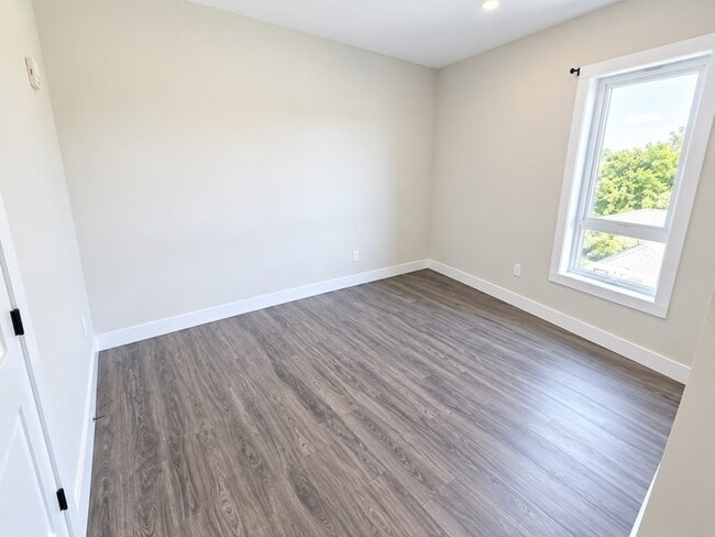 Building Photo - 64 Tolman St
