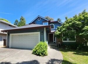 Building Photo - Spacious 4 Bed / 3 Bath Windsor Home