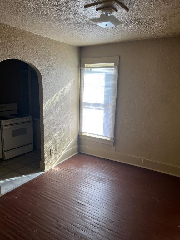 Building Photo - 512 W Broadway St