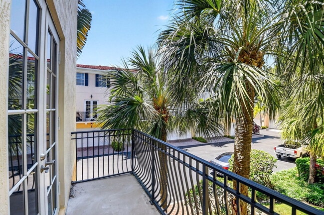 Building Photo - 2502 N Dixie Hwy