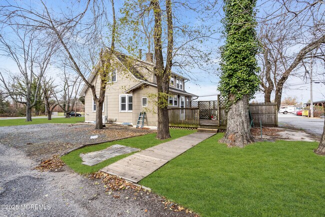 Building Photo - 2061 Lakewood Rd