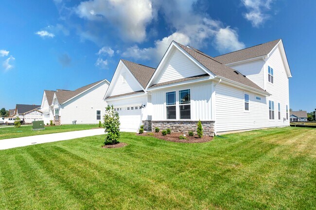 Building Photo - Beautiful new 4-bedroom, 3.5 bath property...