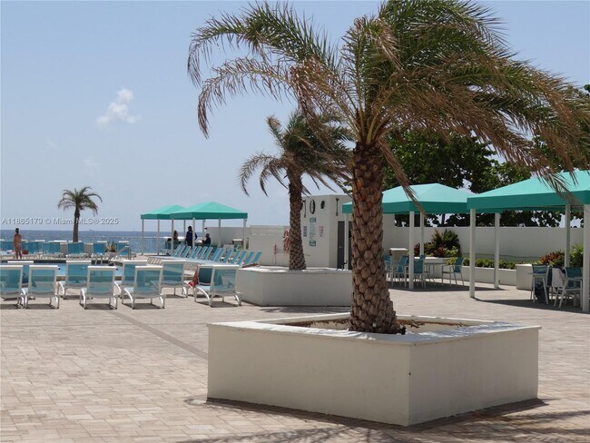 Building Photo - 3725 S Ocean Dr