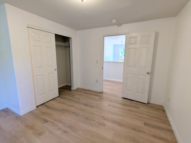 Building Photo - Comfort Meets Convenience in this Dog-Frie...