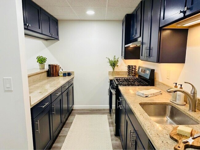 Building Photo - 227 Christopher Columbus Dr