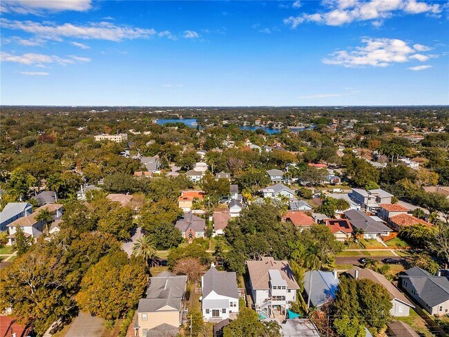 Building Photo - 316 18th Ave NE