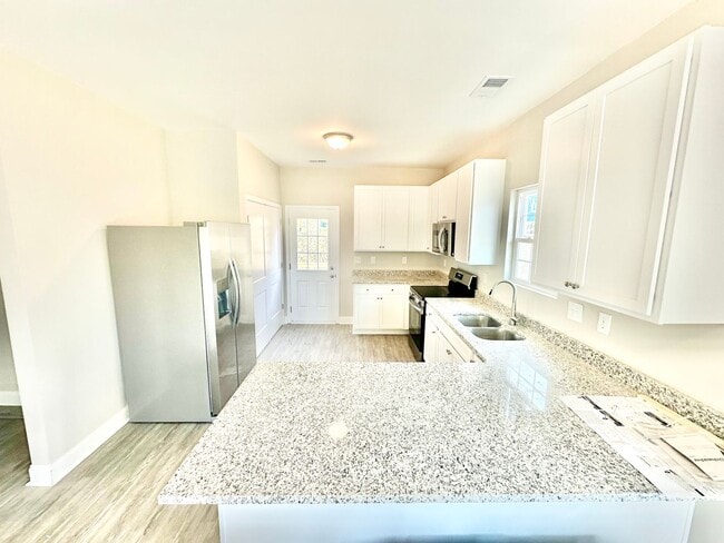 Building Photo - 416 S Confederate Ave