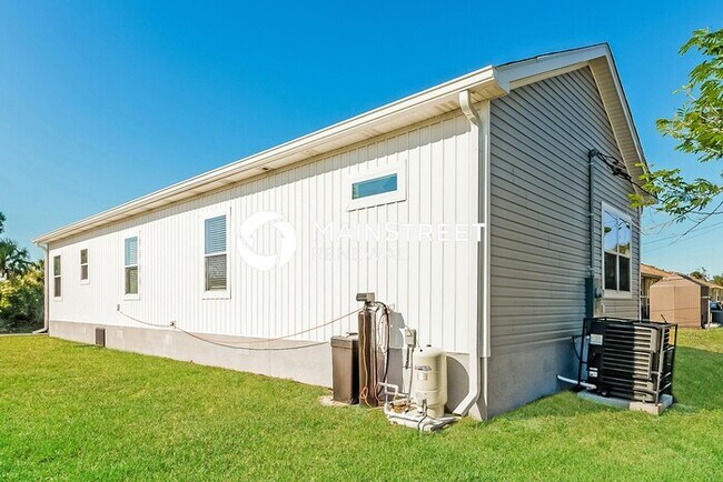 Building Photo - 3 Bedroom Pet-Friendly Home in North Port, FL with Main Street Renewal