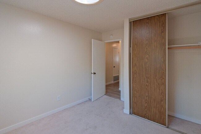 Building Photo - Gorgeous 3 Bedroom, 2 Bath home in great location