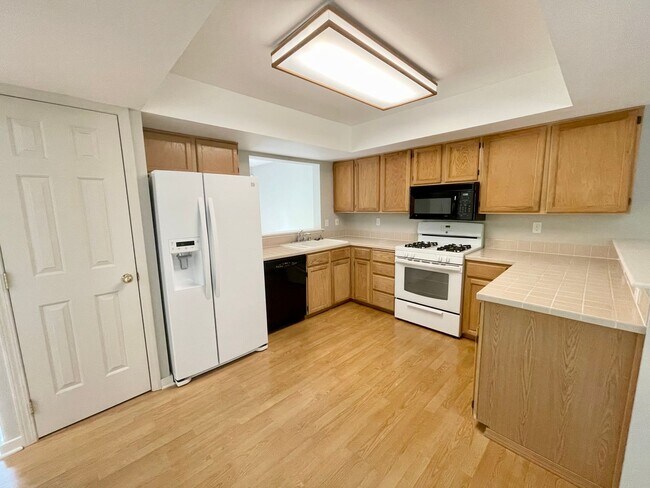 Building Photo - Kenmore Townhouse at Canterbury