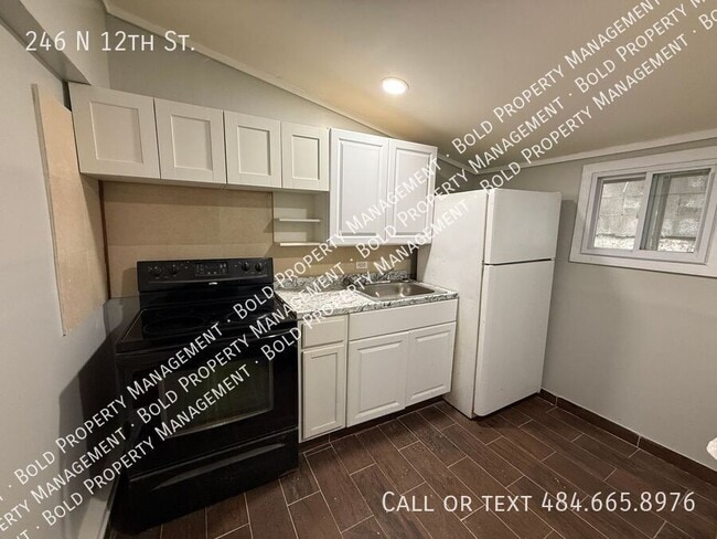 Building Photo - 246 N 12th St