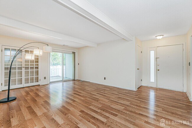 Building Photo - 33 Foxtail Ln