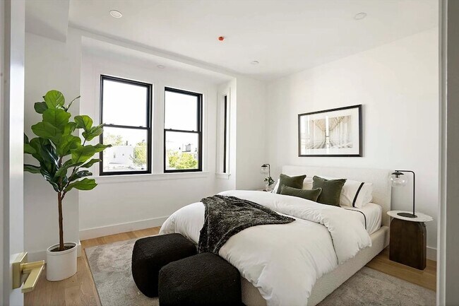 Building Photo - 98 Bennington St