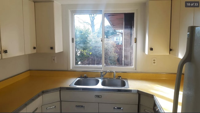 Building Photo - Beautiful Spacious 3bedroom/2bathroom House