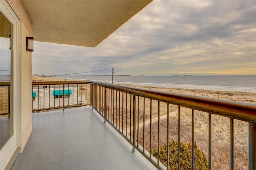 Building Photo - 1 Seacliff Ave
