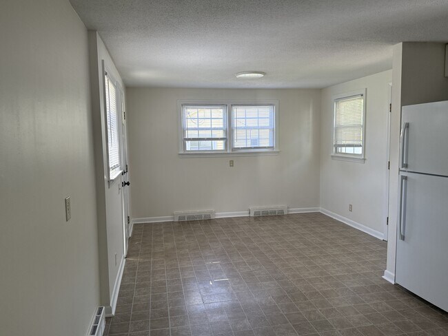 Building Photo - 67 Loomis Ave