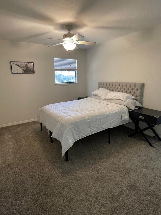 Main Bedroom - 1510 W North Loop Blvd