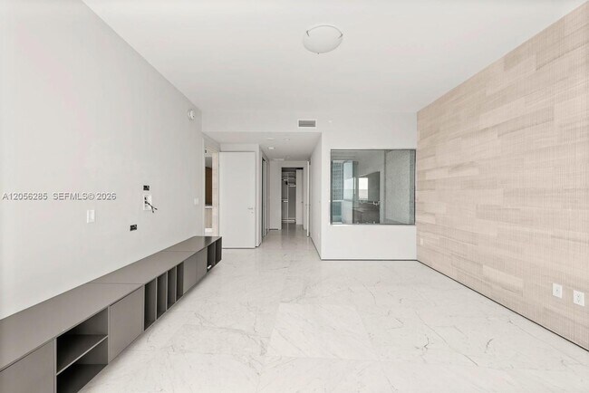 Building Photo - 200 Biscayne Blvd Way