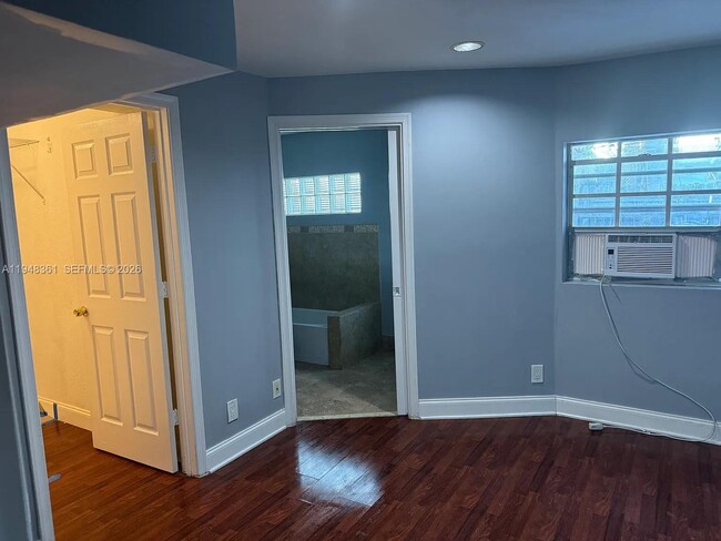 Building Photo - 812 SE 14th Ct