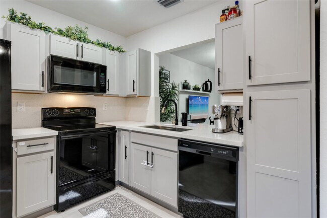 Building Photo - 561 NE 5th Terrace