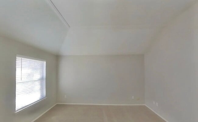 Building Photo - Move-In Ready 4-Bedroom Home with Timeless Appeal