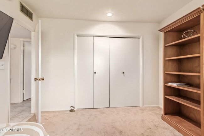 Building Photo - 13636 N Redwood Dr