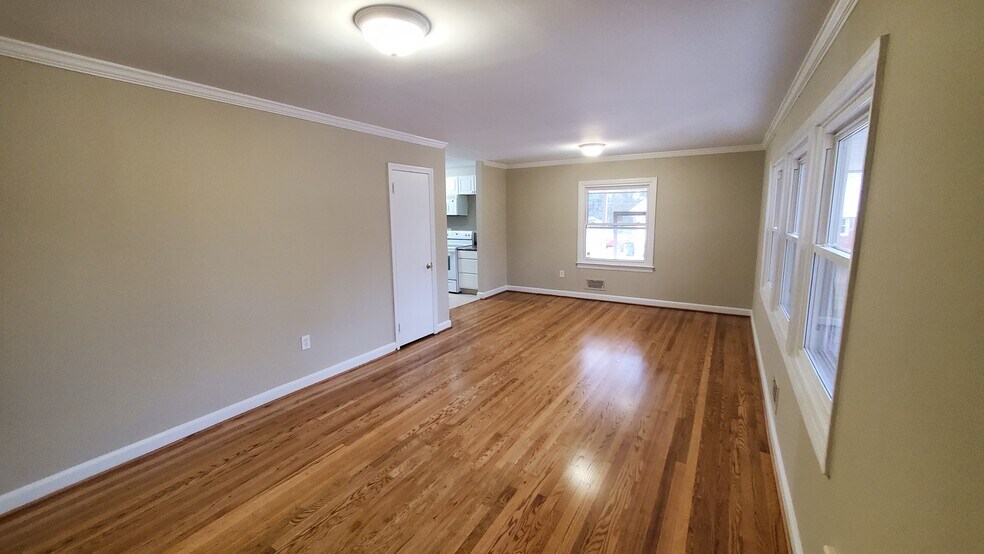 Living room - 1225 Southerlund Rd