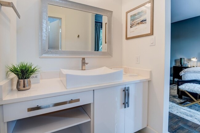 Building Photo - 5017 Milam St