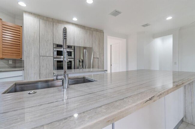 Building Photo - 2604 Center Ct Dr