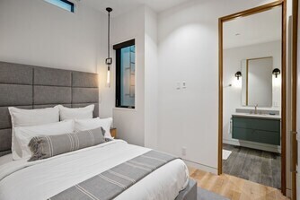 Building Photo - 124 15th Pl